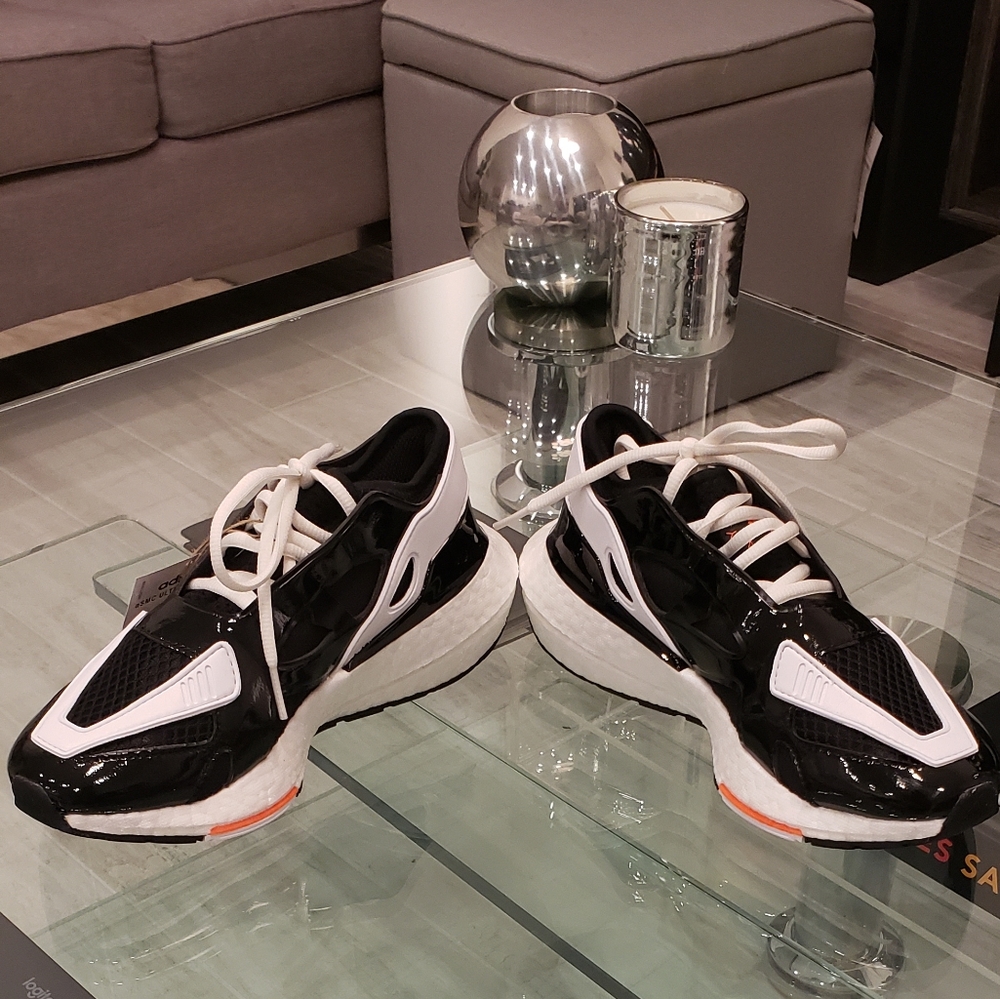 NWT- Stella McCartney Adidas Ultraboost 22  balck/white sneakers